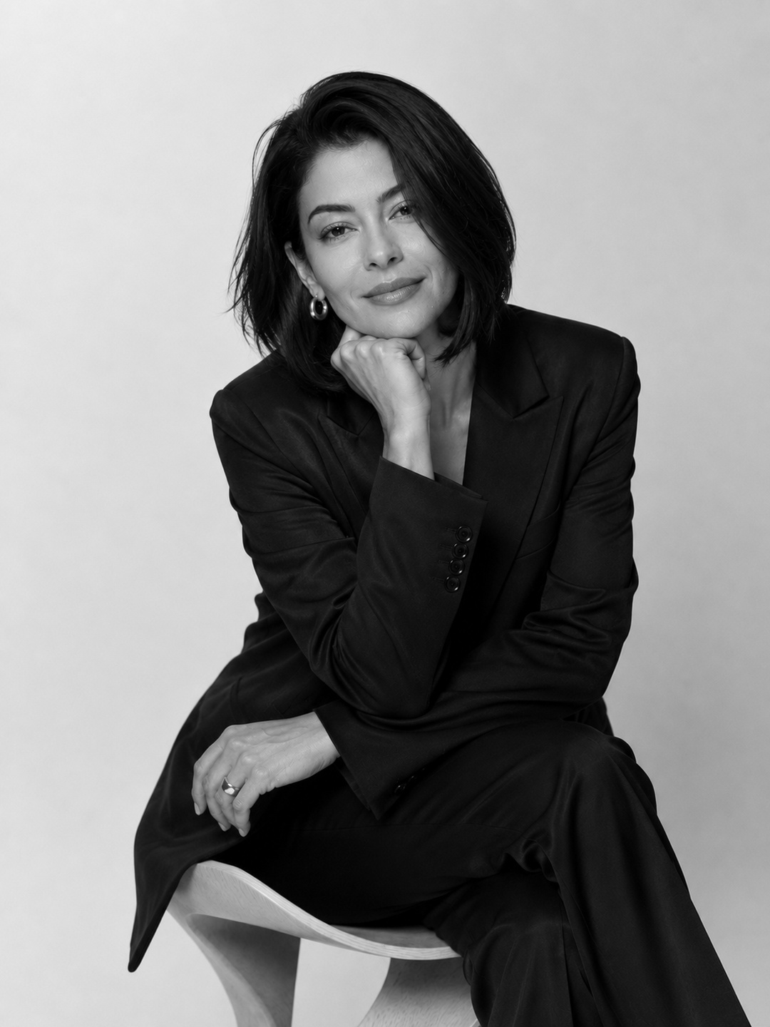 Retrato em preto e branco de Viviane Carvalho